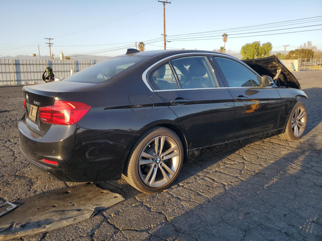 2017 BMW 3er VIN WBA8B9G36HNU53486 Copart auction photo, front end / side damage thumbnail 3