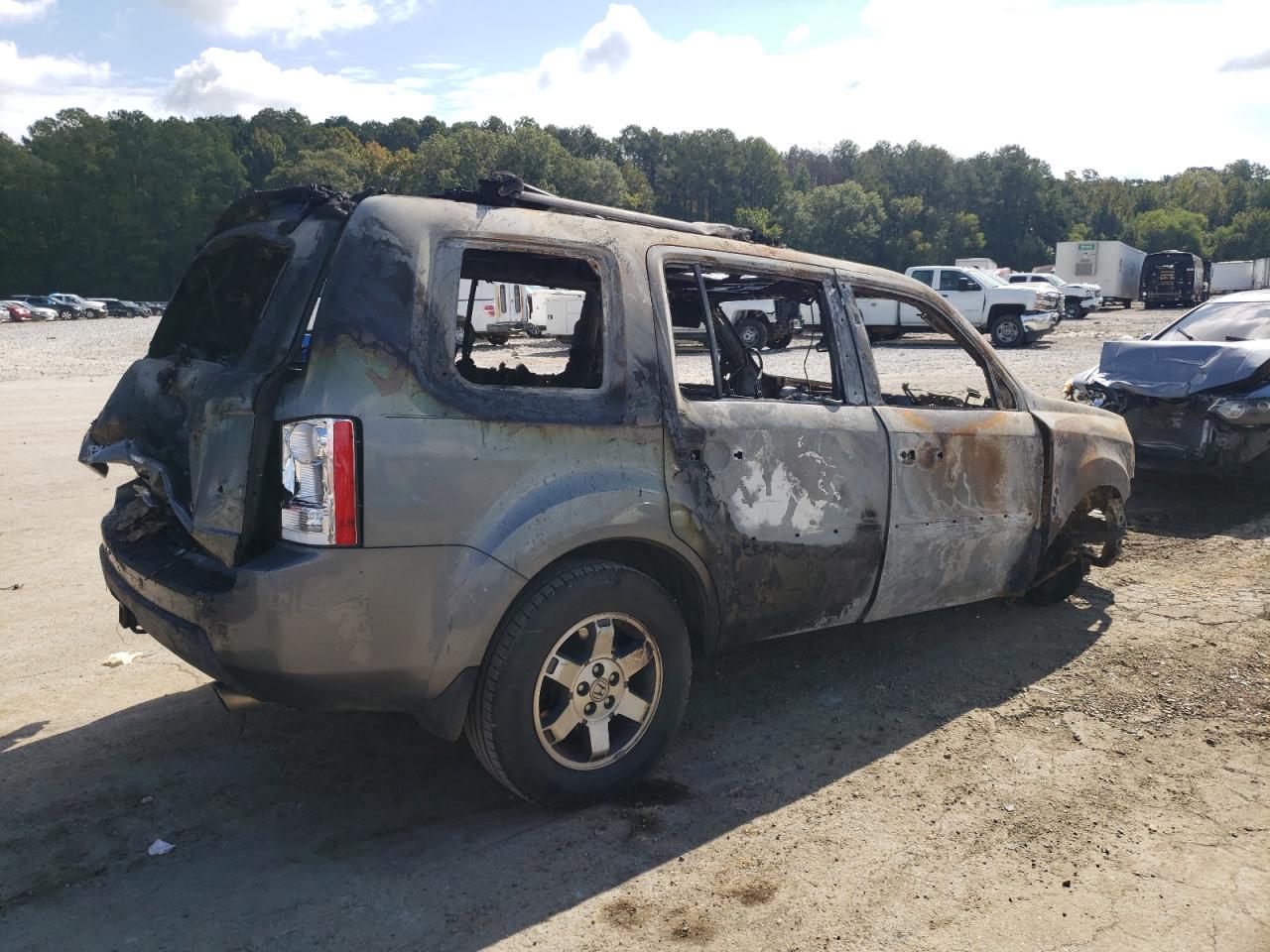 2009 Honda Pilot VIN 5FNYF38939B028038 Copart auction photo, burn damage thumbnail 3