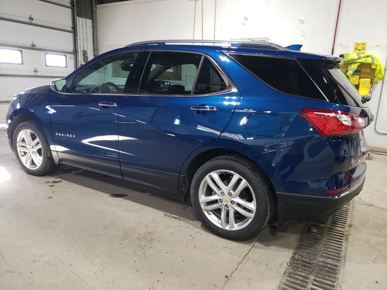 2020 Chevrolet Equinox VIN 2GNAXYEX5L6269893 Copart auction photo, side / rear end damage thumbnail 2