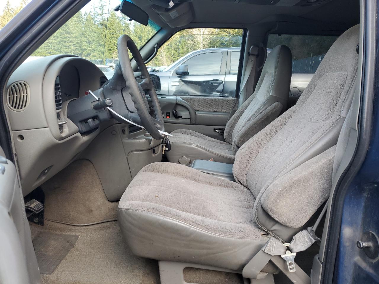 1998 Chevrolet Astro VIN 1GNDM19W8WB212782 Copart auction photo, front end / minor dent/scratches damage thumbnail 7