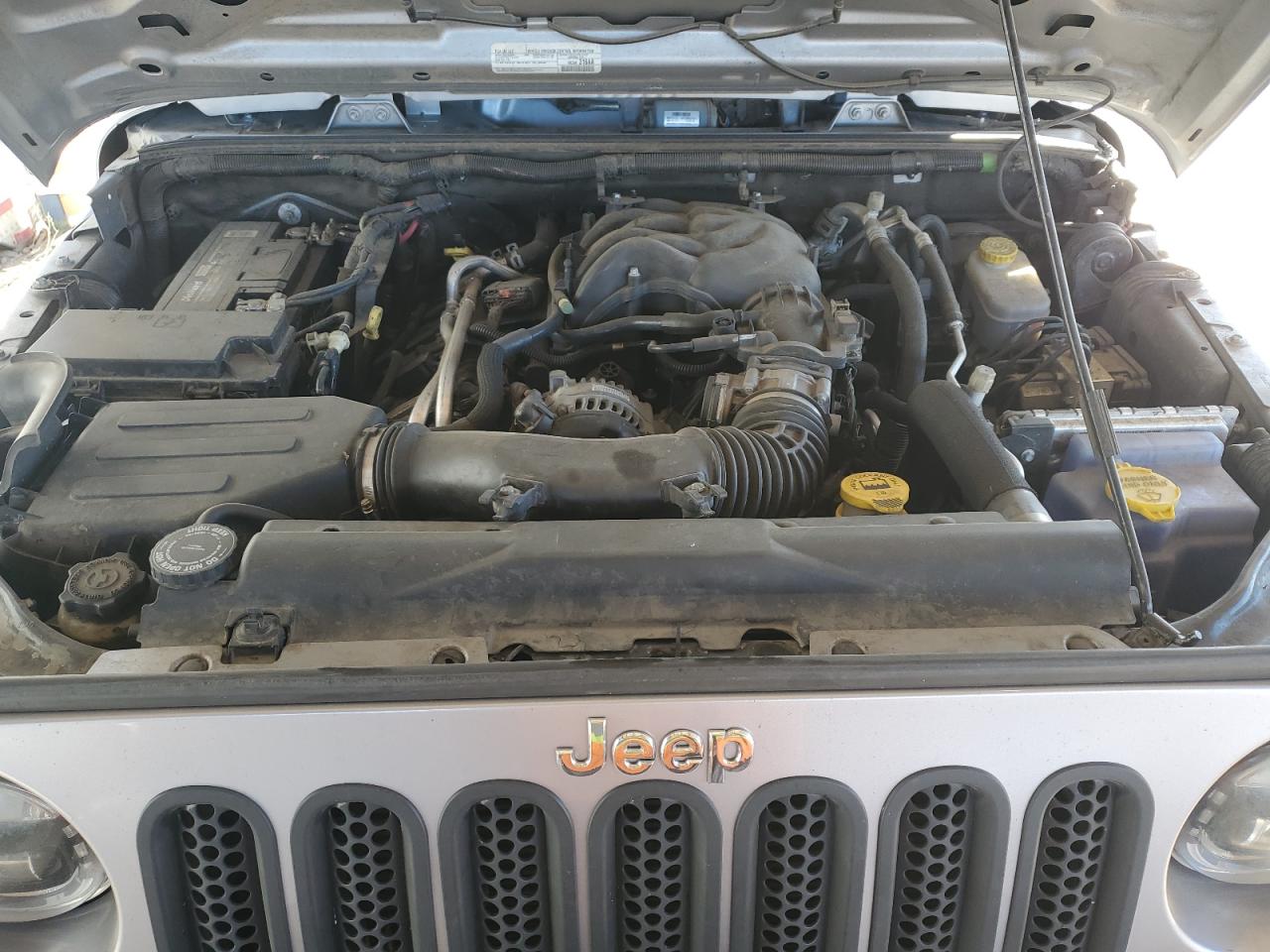 2018 Jeep Wrangler VIN 1C4HJWDG0JL818368 Copart auction photo, front end damage thumbnail 12