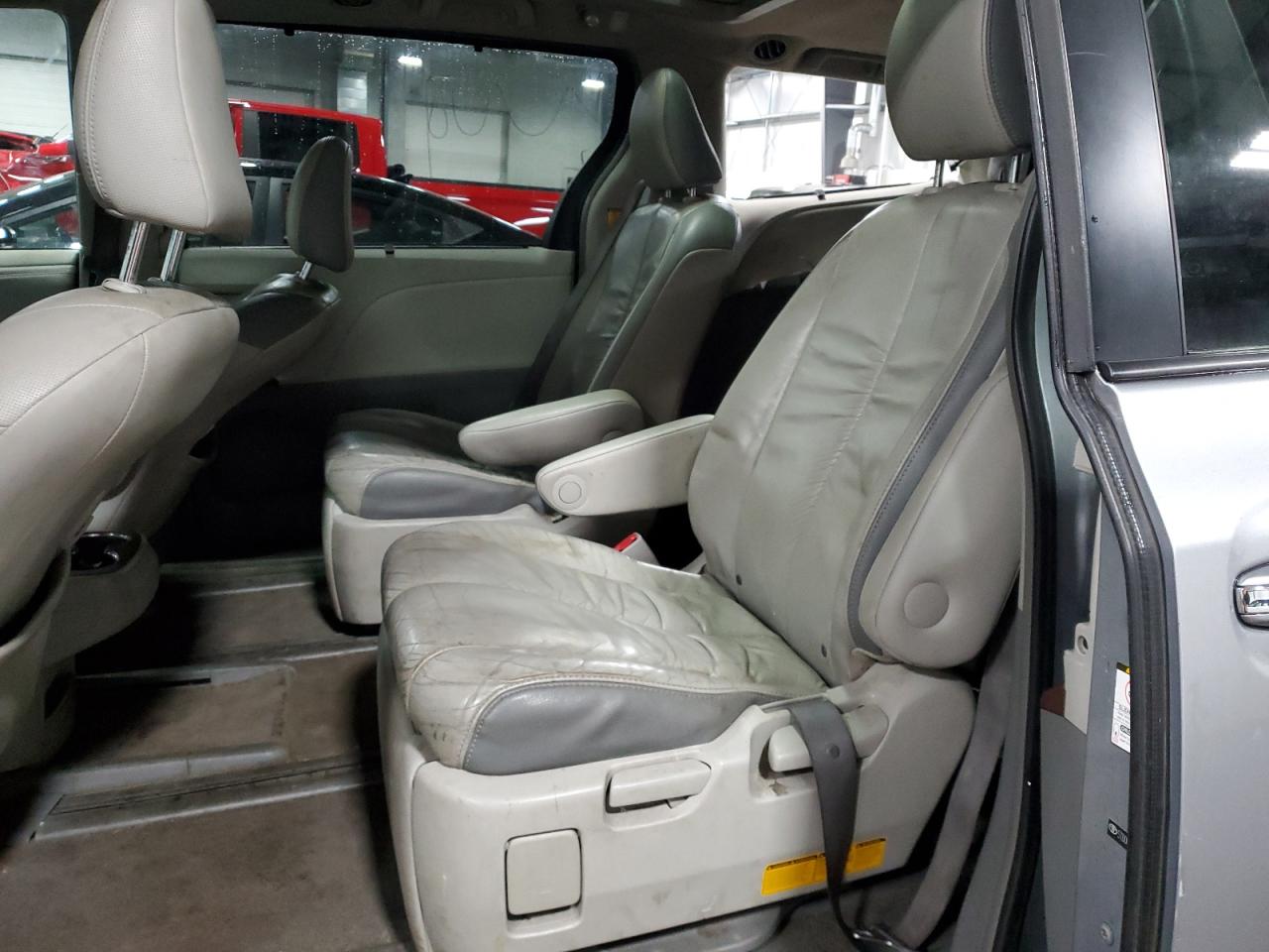 2011 Toyota Sienna VIN 5TDDK3DC1BS013860 Copart auction photo, rear end / front end damage thumbnail 11