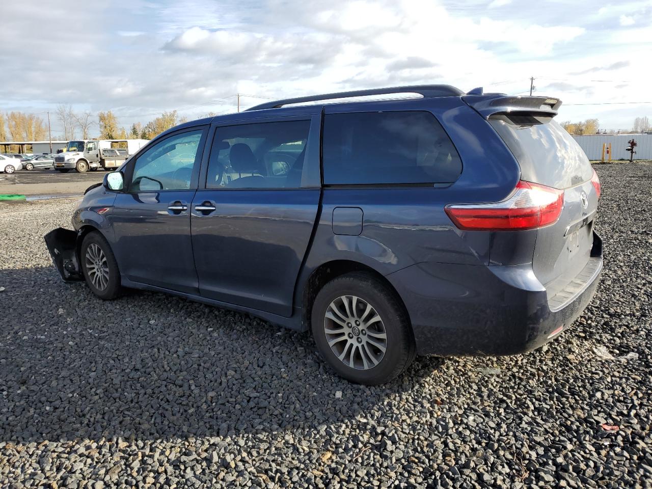 2018 Toyota Sienna VIN 5TDYZ3DC0JS940103 Copart auction photo, front end / undercarriage damage thumbnail 2
