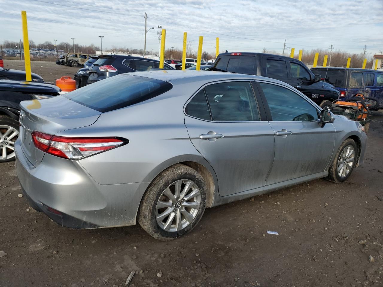 2018 Toyota Camry VIN 4T1B11HK6JU531386 Copart auction photo, front end / minor dent/scratches damage thumbnail 3