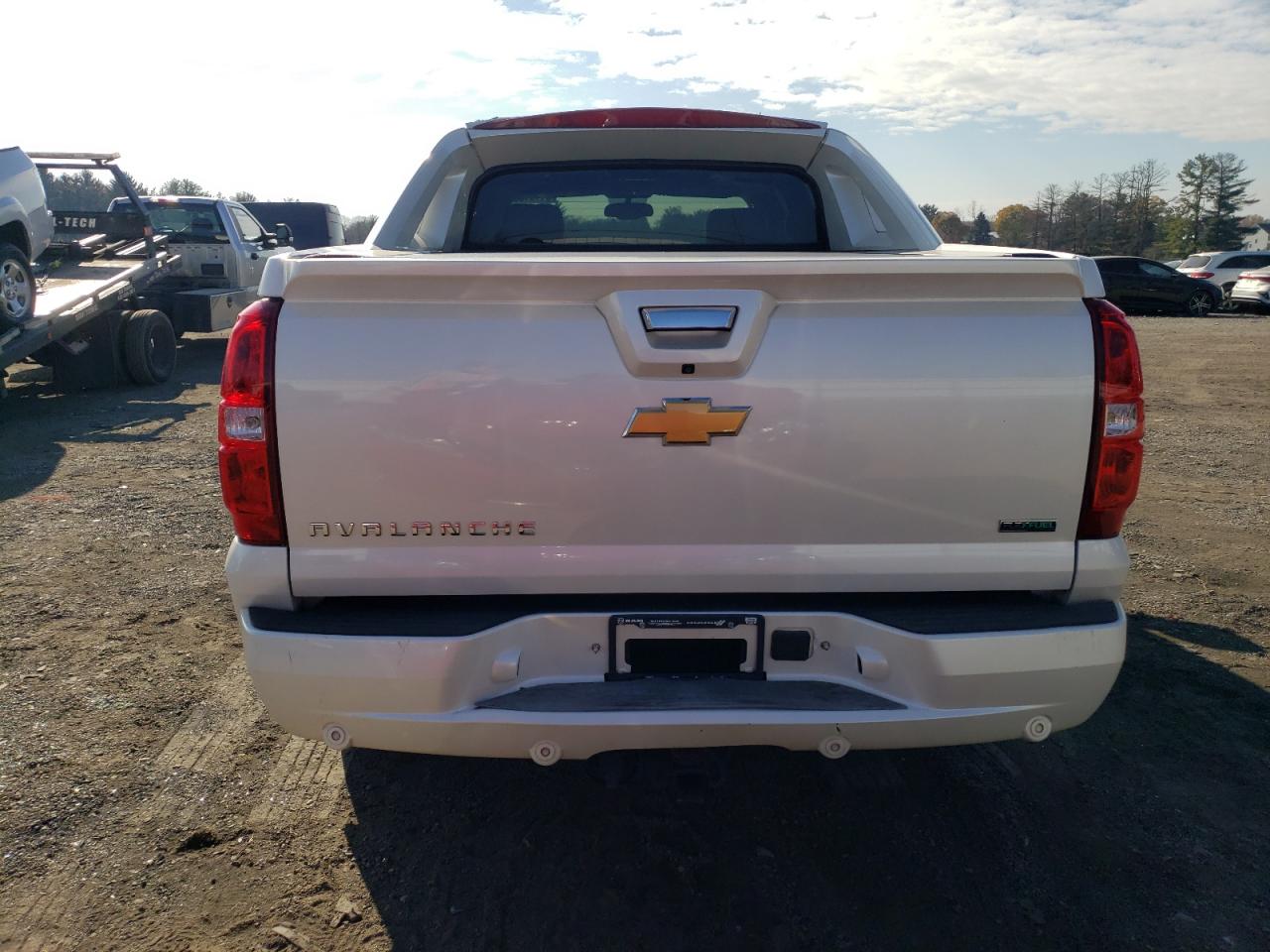 2012 Chevrolet Avalanche VIN 3GNTKGE77CG108032 Copart auction photo, front end / minor dent/scratches damage thumbnail 6