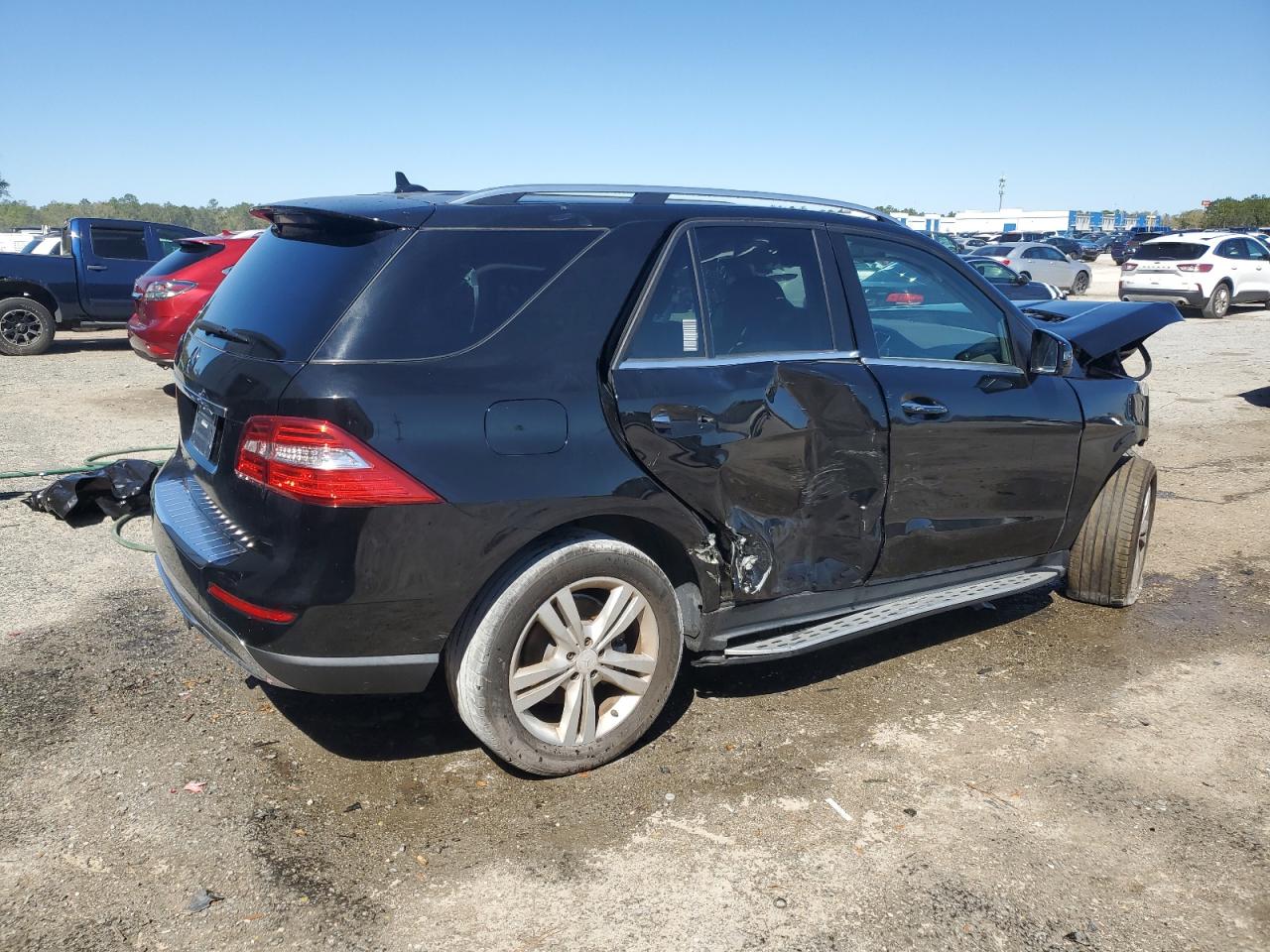 2014 Mercedes-Benz M-klasse VIN 4JGDA5JB6EA333909 Copart auction photo, front end / side damage thumbnail 3