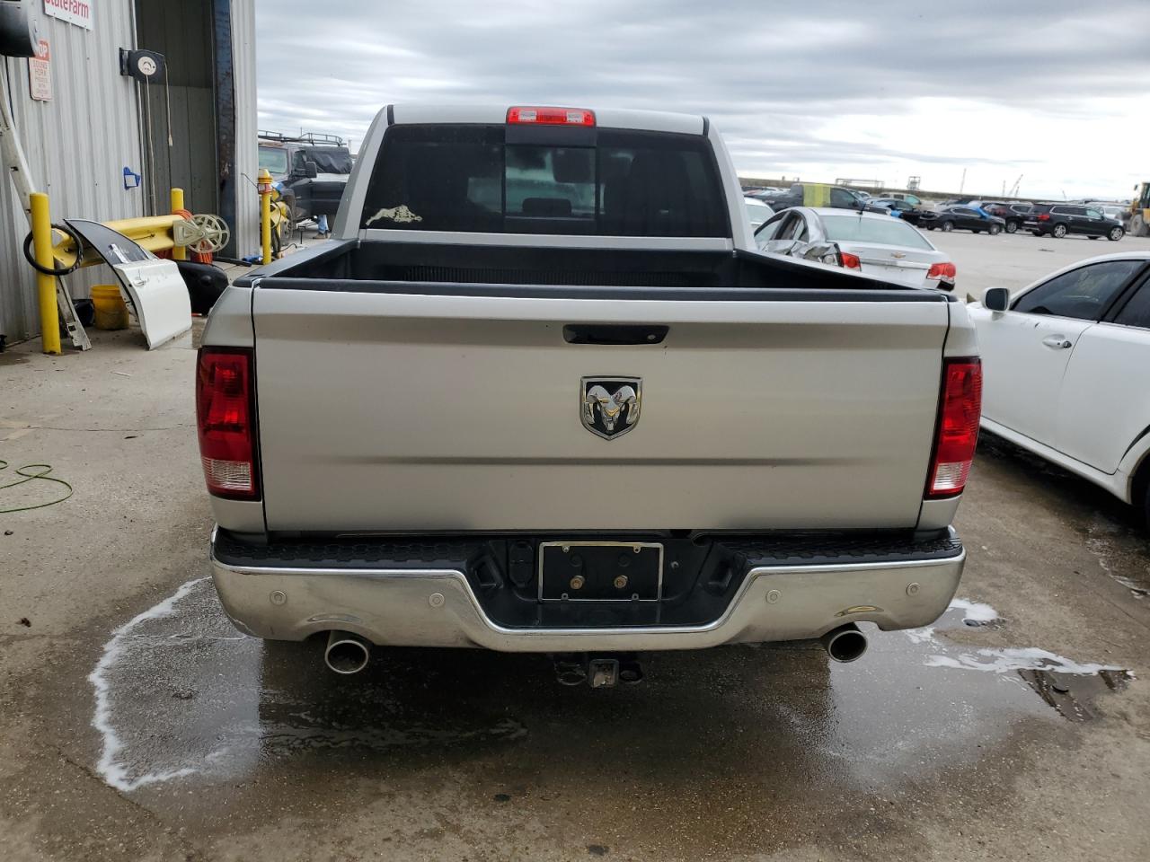 2017 RAM 1500 VIN 3C6RR7LT1HG506558 Copart auction photo, vandalism damage thumbnail 6
