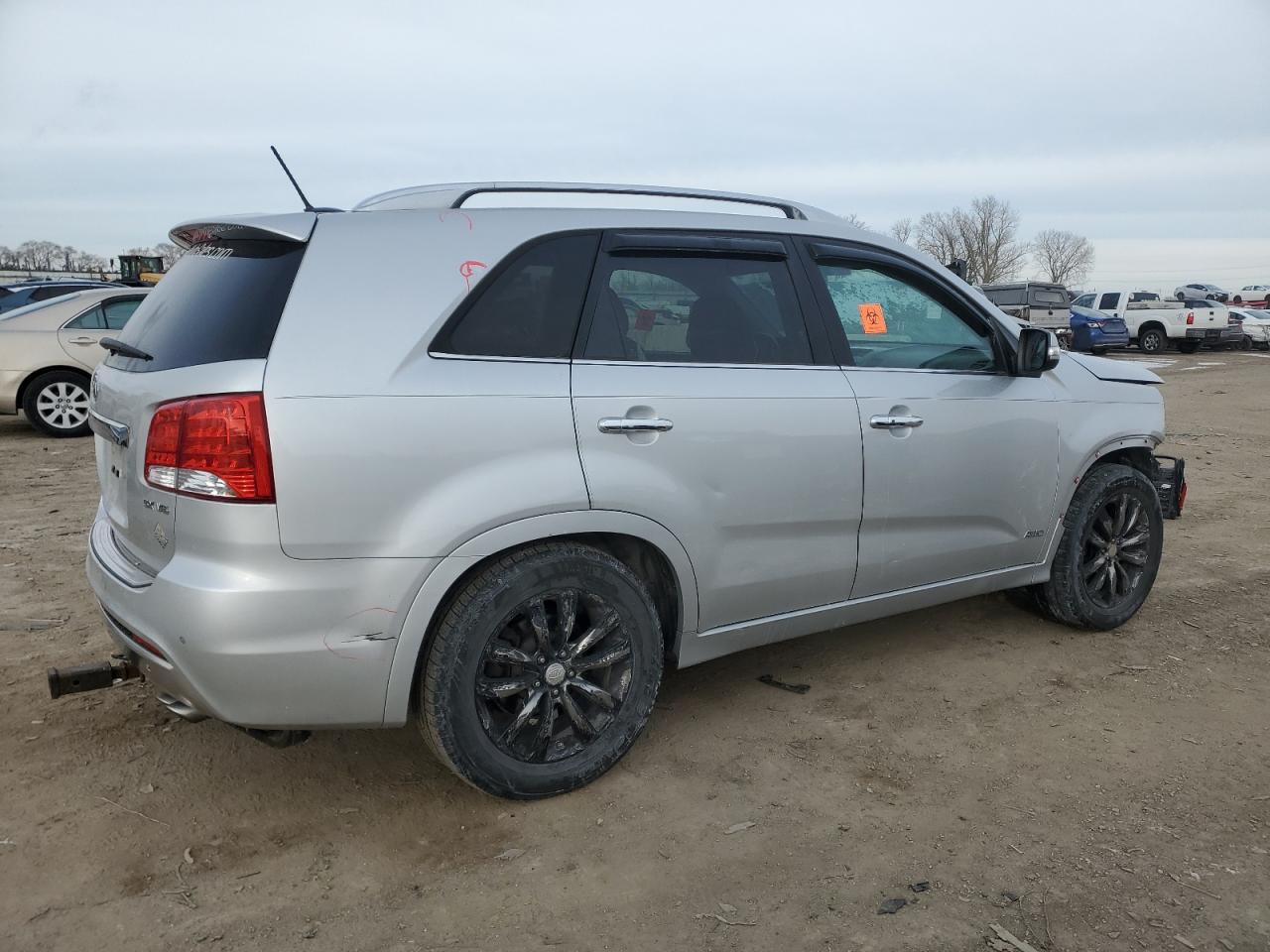 2013 KIA Sorento VIN 5XYKWDA2XDG319582 Copart auction photo, front end / minor dent/scratches damage thumbnail 3