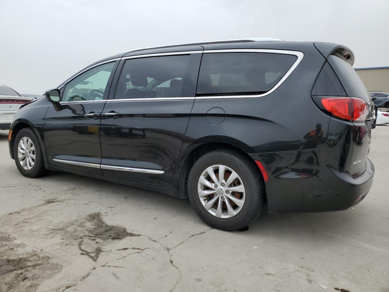 2018 Chrysler Pacifica VIN 2C4RC1EG0JR228498 Copart auction photo, front end / hail damage thumbnail 2
