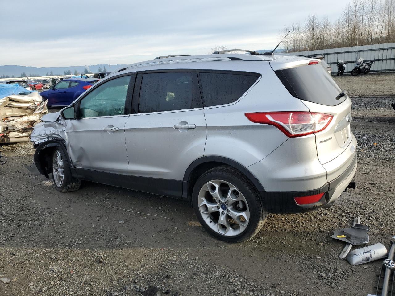 2015 Ford Escape VIN 1FMCU9J92FUB31947 Copart auction photo, front end / side damage thumbnail 2