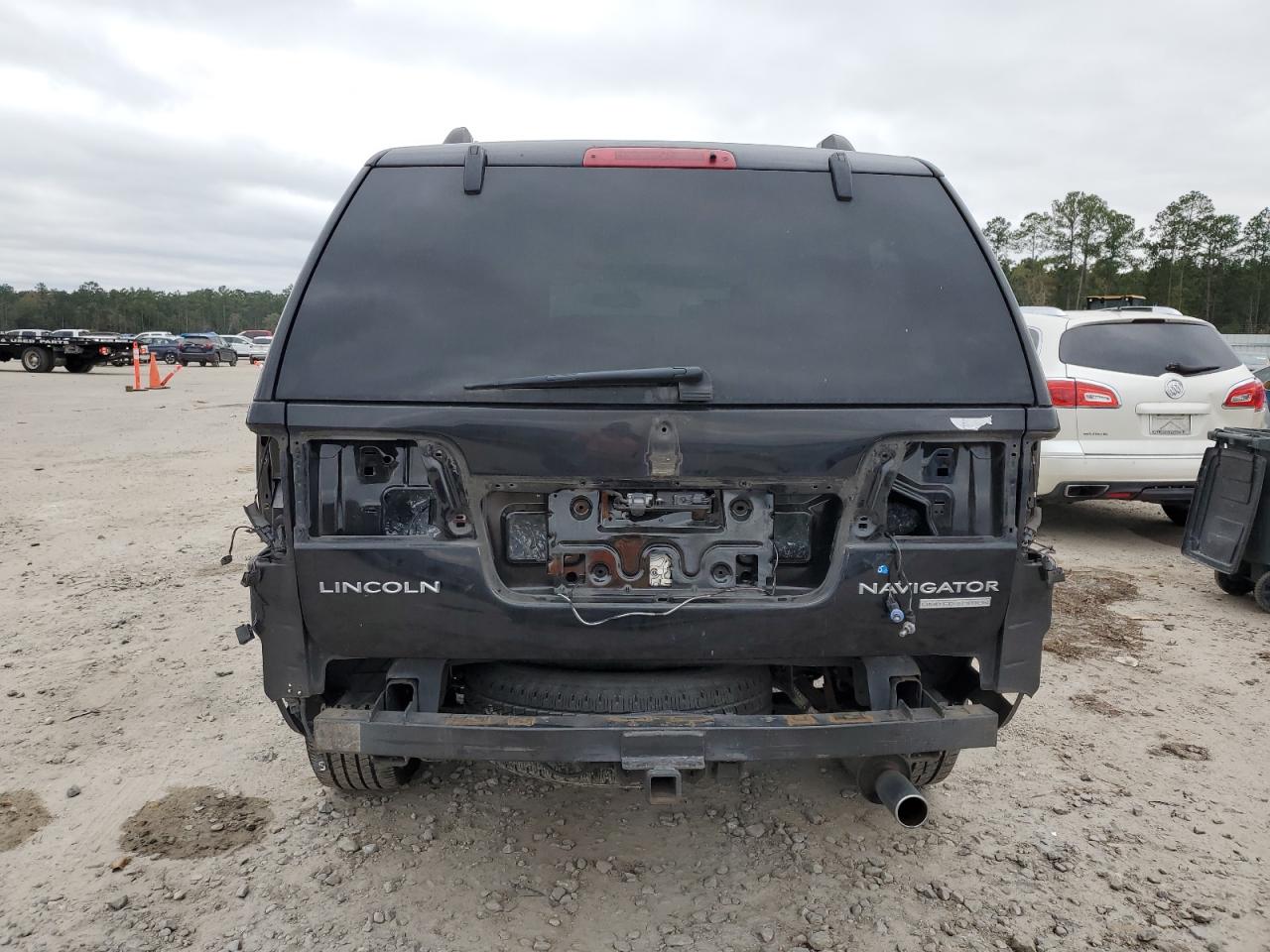 2011 Lincoln Navigator VIN 5LMJJ2H57BEJ04335 Copart auction photo, rear end damage thumbnail 6