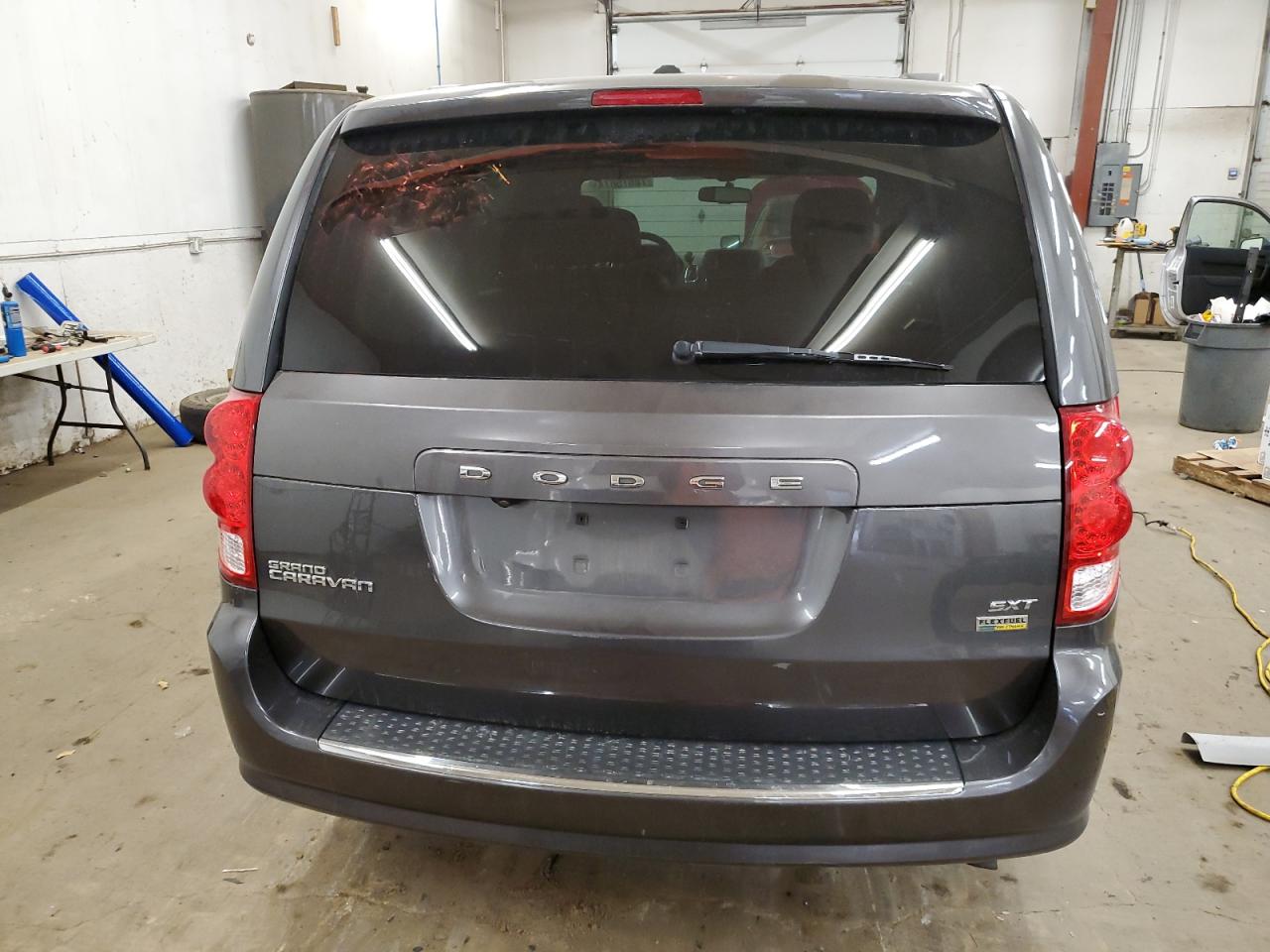 2018 Dodge Caravan VIN 2C4RDGCG0JR266574 Copart auction photo, front end damage thumbnail 6