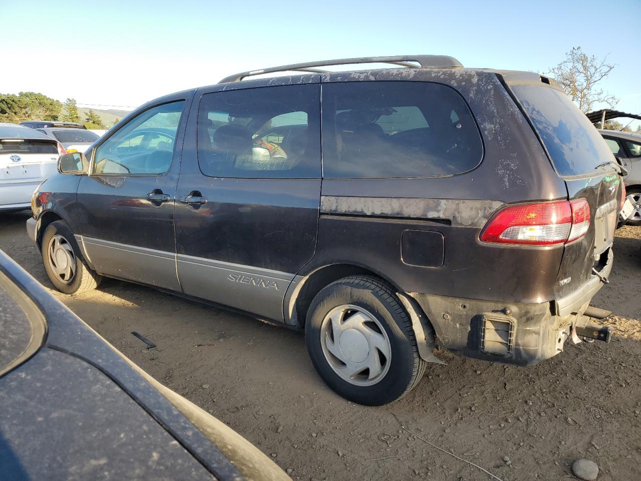 2001 Toyota Sienna VIN 4T3ZF13C11U366547 Copart auction photo, rear end damage thumbnail 2