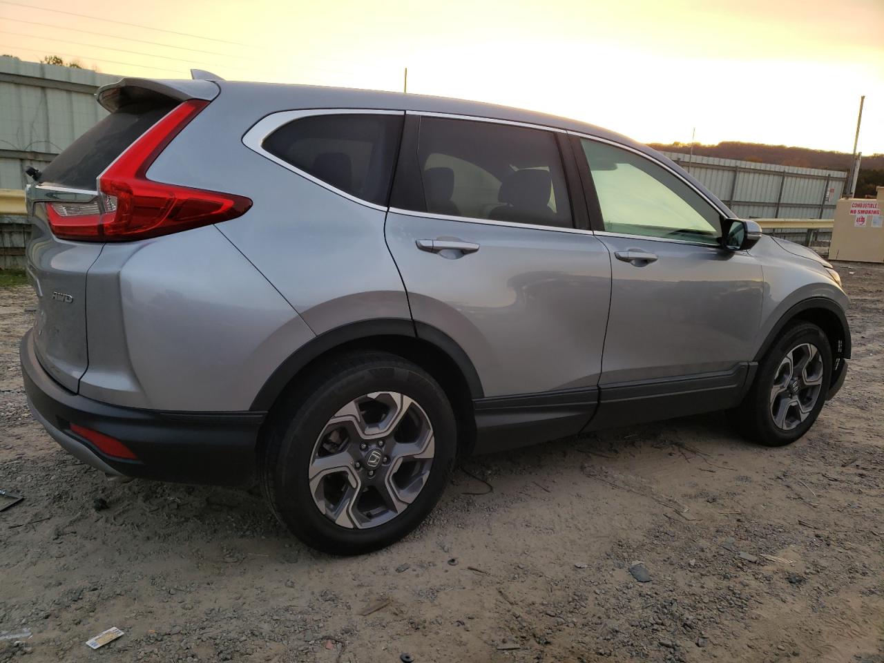 2018 Honda CR-V VIN 7FARW2H54JE077396 Copart auction photo, front end / minor dent/scratches damage thumbnail 3