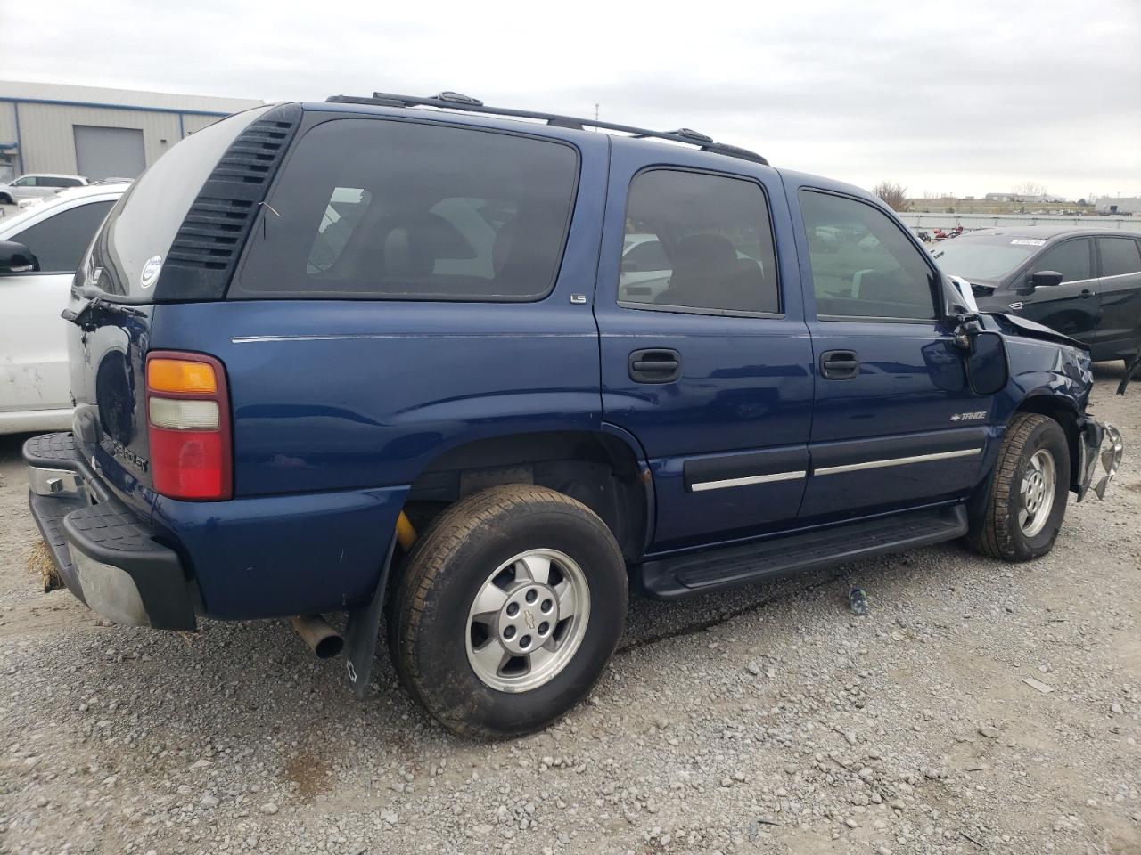 2001 Chevrolet Tahoe VIN 1GNEK13T51J124389 Copart auction photo, all over damage thumbnail 3