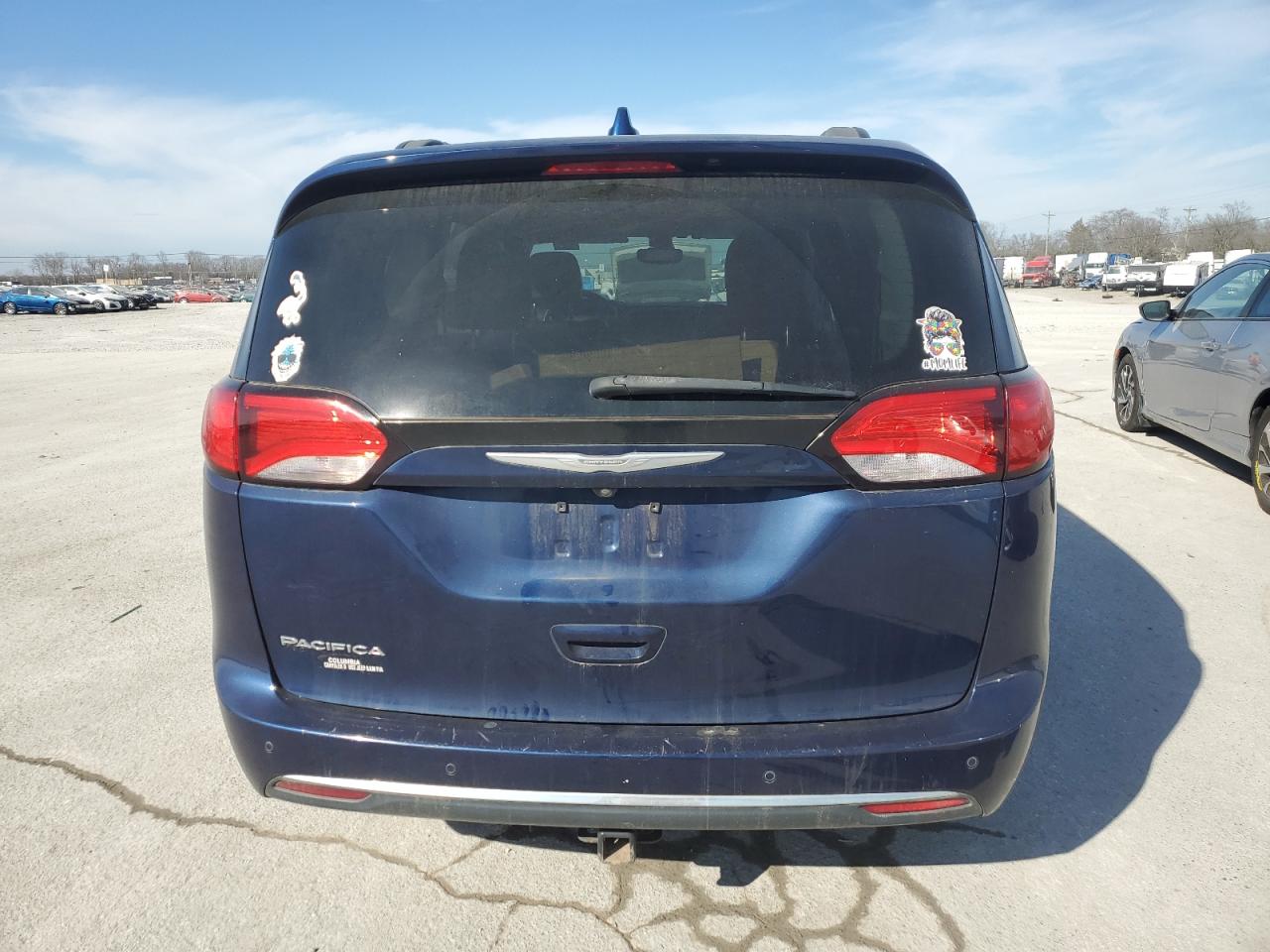 2017 Chrysler Pacifica VIN 2C4RC1BG1HR524435 Copart auction photo, front end damage thumbnail 6