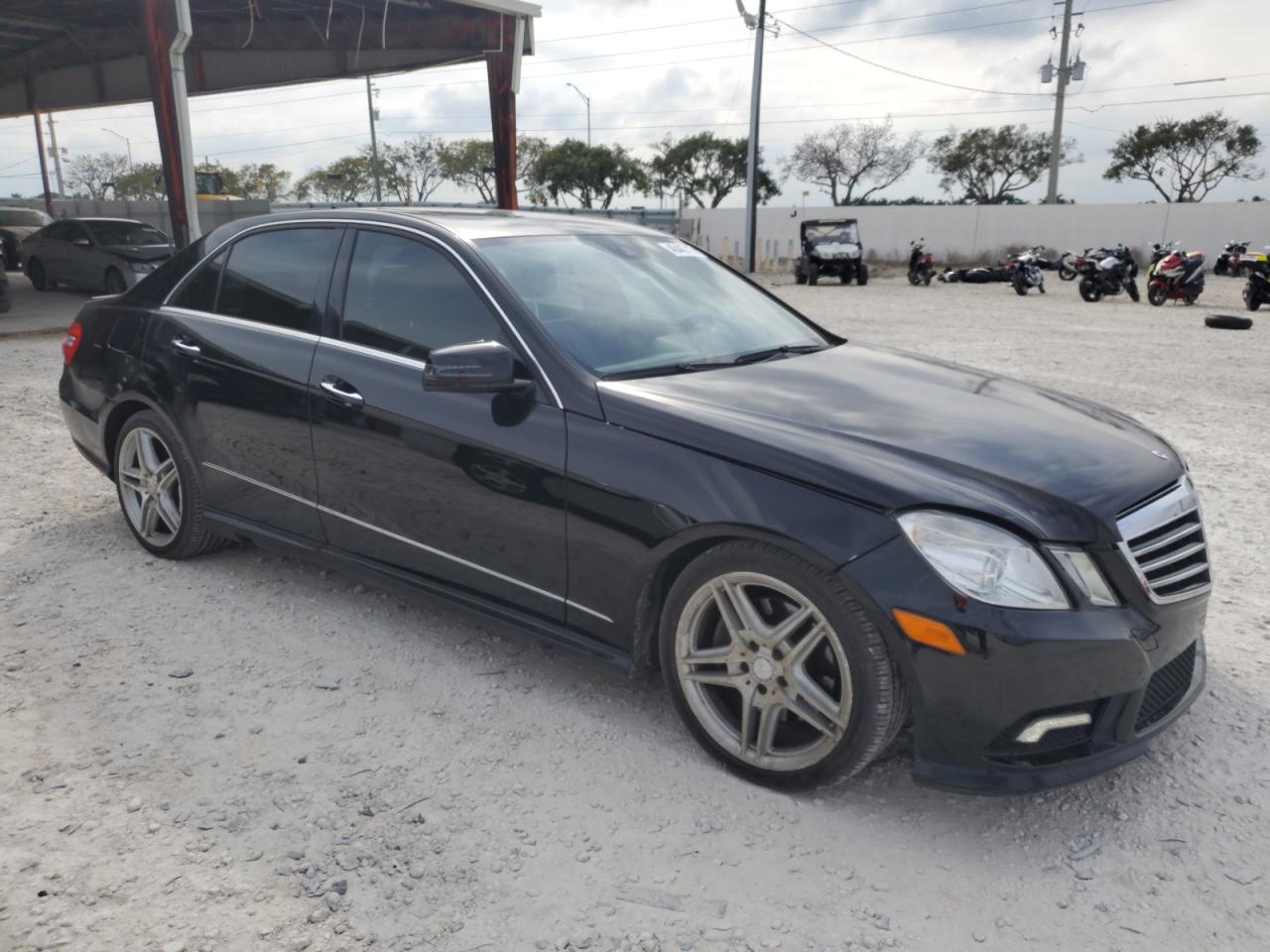2011 Mercedes-Benz E-klasse VIN WDDHF5GB6BA516842 Copart auction photo, minor dent/scratches damage thumbnail 4