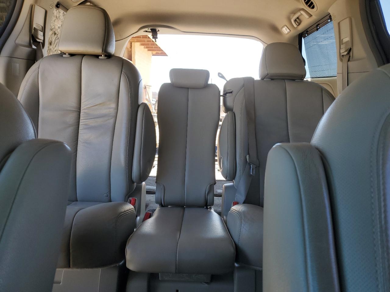 2011 Toyota Sienna VIN 5TDYK3DCXBS020341 Copart auction photo, front end damage thumbnail 10