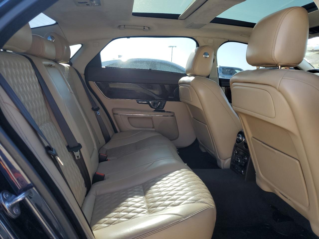 2017 Jaguar XJ VIN SAJWJ2GD2H8W08337 Copart auction photo, front end / hail damage thumbnail 10