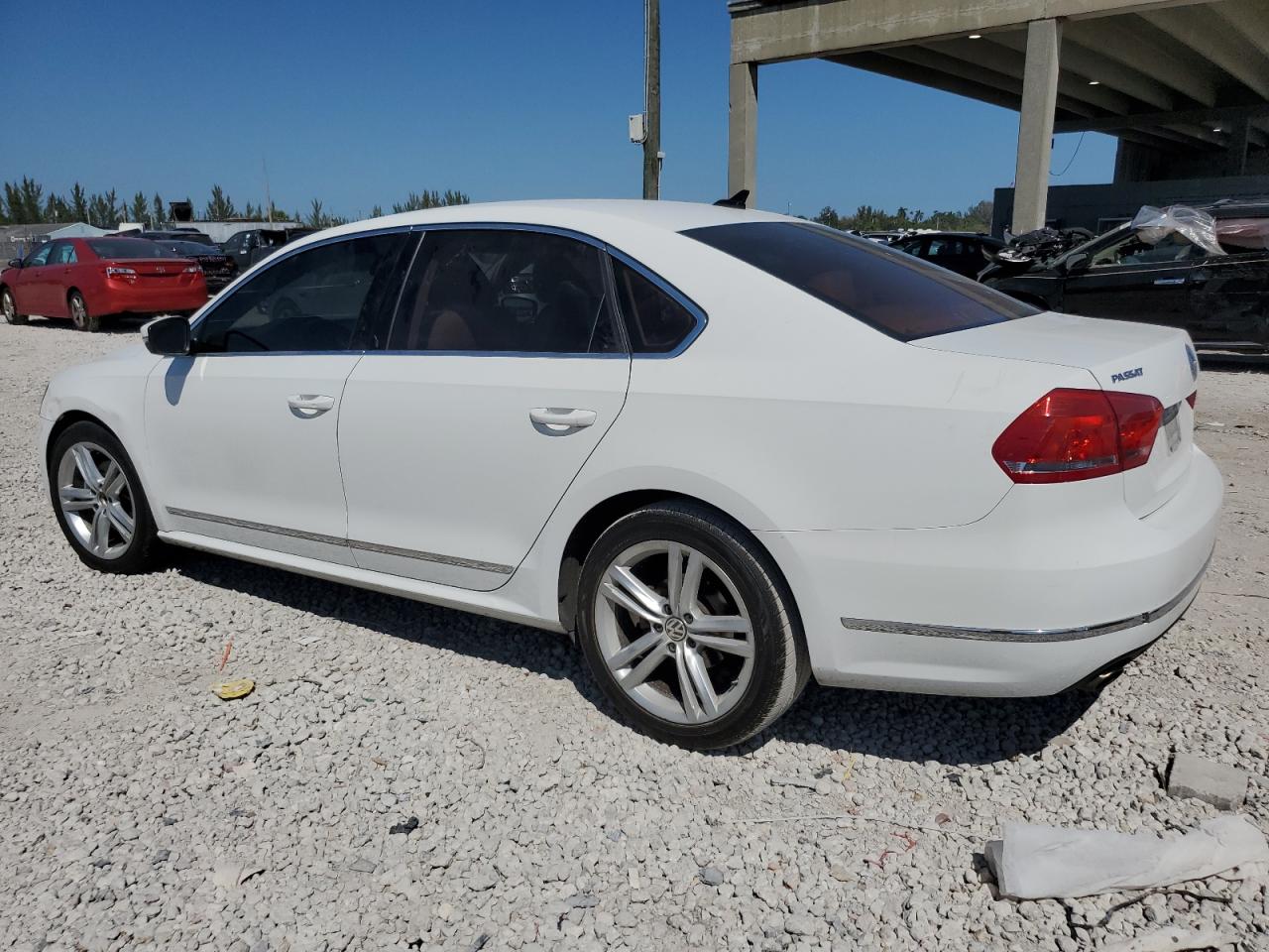 2015 Volkswagen Passat VIN 1VWBS7A32FC074433 Copart auction photo, front end / minor dent/scratches damage thumbnail 2