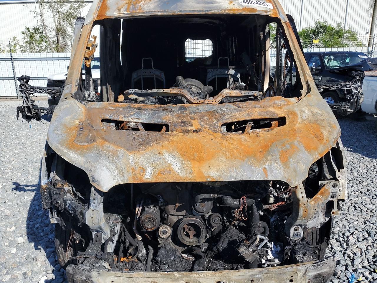 2015 Ford Transit VIN 1FTNR2CM2FKA02688 Copart auction photo, burn - engine / burn - interior damage thumbnail 9
