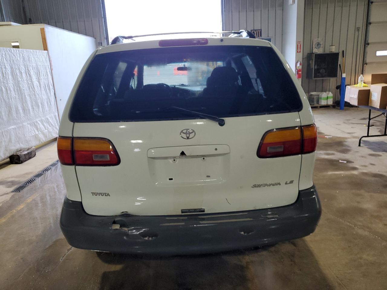 1999 Toyota Sienna VIN 4T3ZF13C0XU110912 Copart auction photo, front end / side damage thumbnail 6