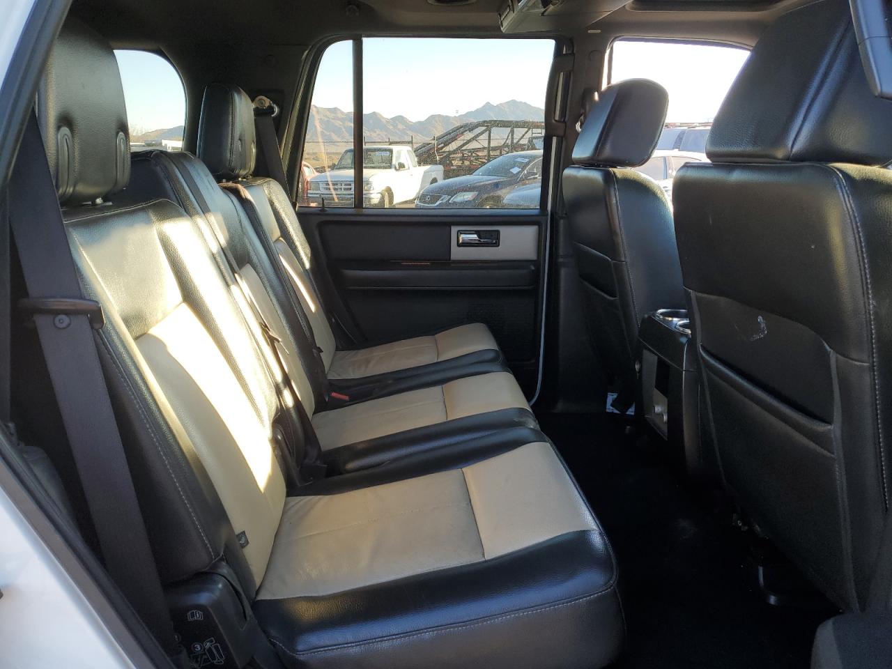 2007 Ford Expedition VIN 1FMFU17587LA68136 Copart auction photo, rear end damage thumbnail 11