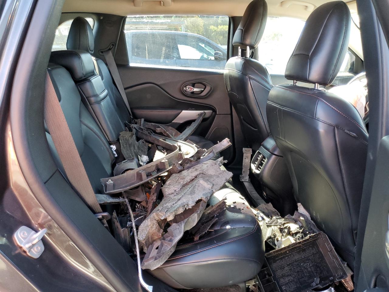 2018 Jeep Cherokee VIN 1C4PJMBX8JD549615 Copart auction photo, front end / minor dent/scratches damage thumbnail 11
