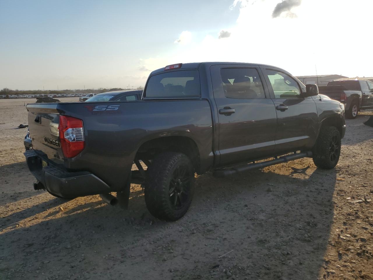 2018 Toyota Tundra VIN 5TFEM5F19JX128043 Copart auction photo, undercarriage / side damage thumbnail 3