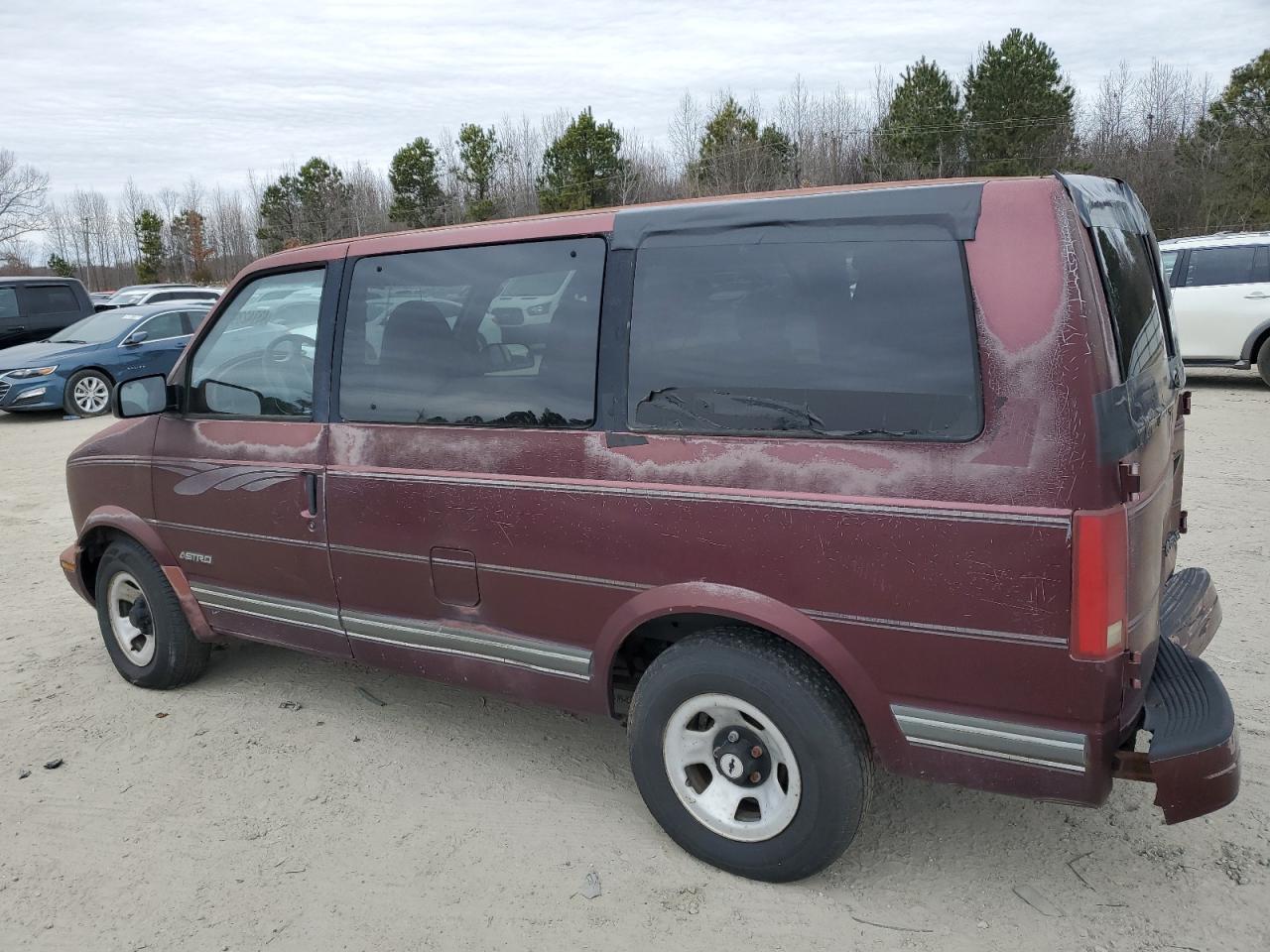 1996 Chevrolet Astro VIN 1GNDM19W2TB176437 Copart auction photo, rear end / minor dent/scratches damage thumbnail 2