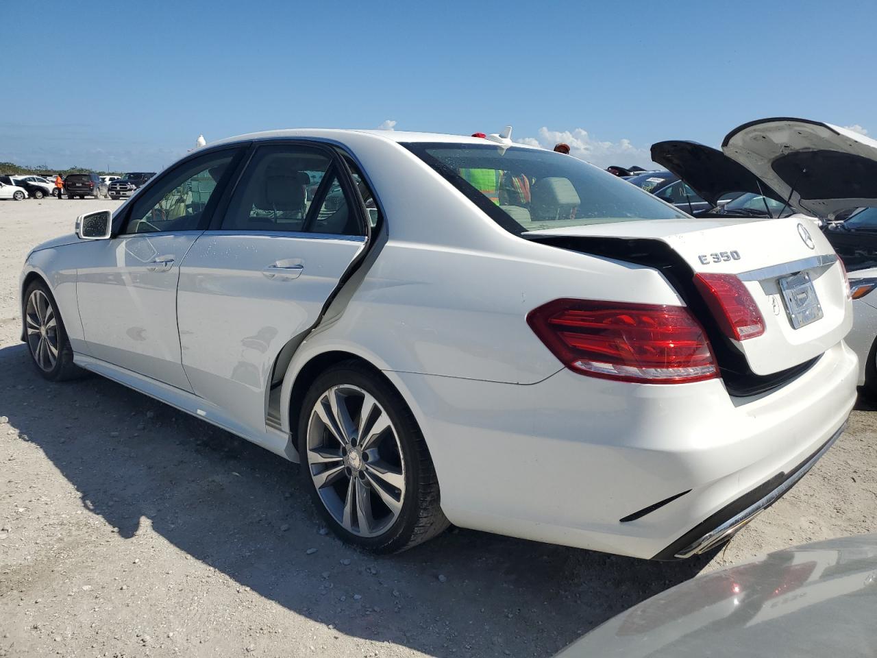 2014 Mercedes-Benz E-klasse VIN WDDHF5KBXEA826858 Copart auction photo, water/flood damage thumbnail 2