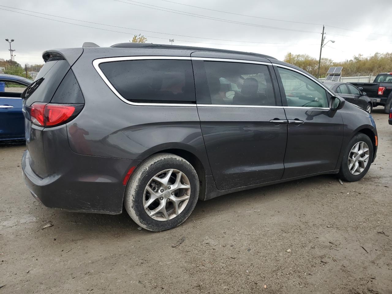 2019 Chrysler Pacifica VIN 2C4RC1FG4KR526729 Copart auction photo, front end / minor dent/scratches damage thumbnail 3
