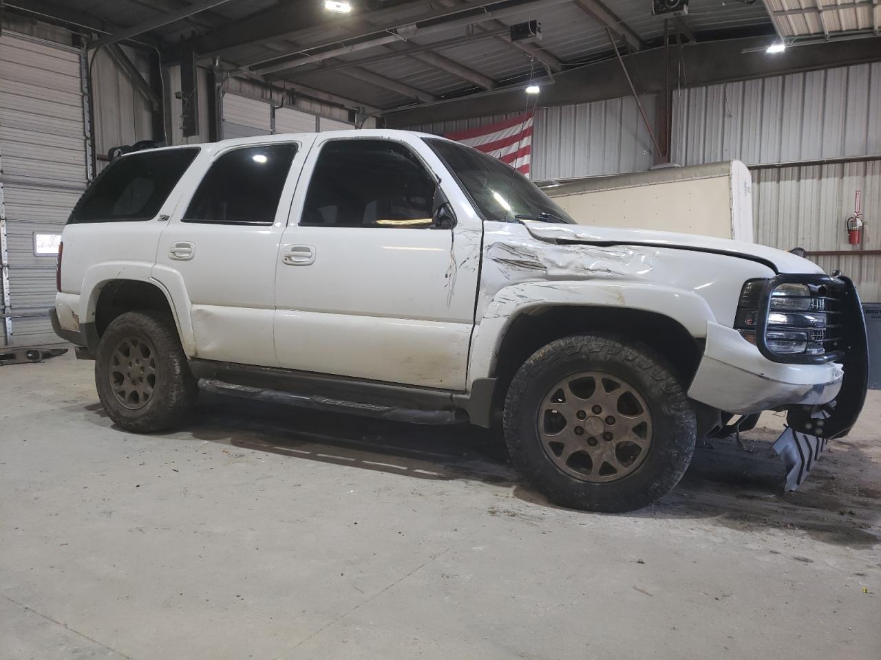 2002 Chevrolet Tahoe VIN 1GNEK13Z12R192647 Copart auction photo, all over damage thumbnail 4