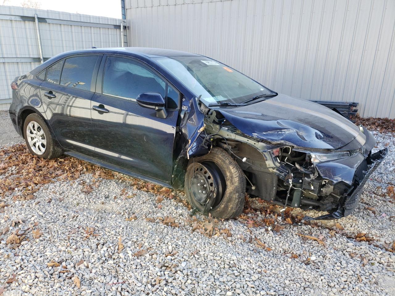 2022 Toyota Corolla VIN 5YFEPMAE3NP312586 Copart auction photo, front end / side damage thumbnail 4
