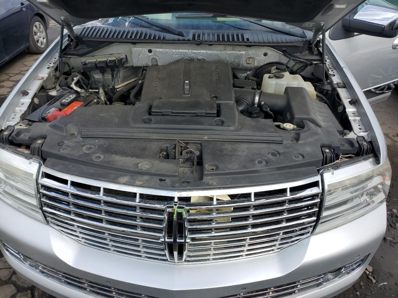 2012 Lincoln Navigator VIN 5LMJJ3H59CEL03099 Copart auction photo, side / minor dent/scratches damage thumbnail 12