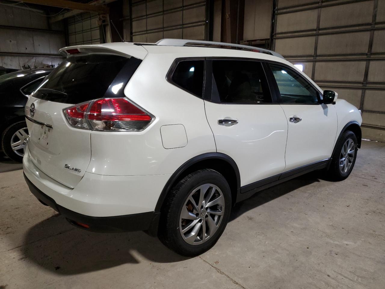 2015 Nissan Rogue VIN 5N1AT2MV5FC915233 Copart auction photo, front end / minor dent/scratches damage thumbnail 3