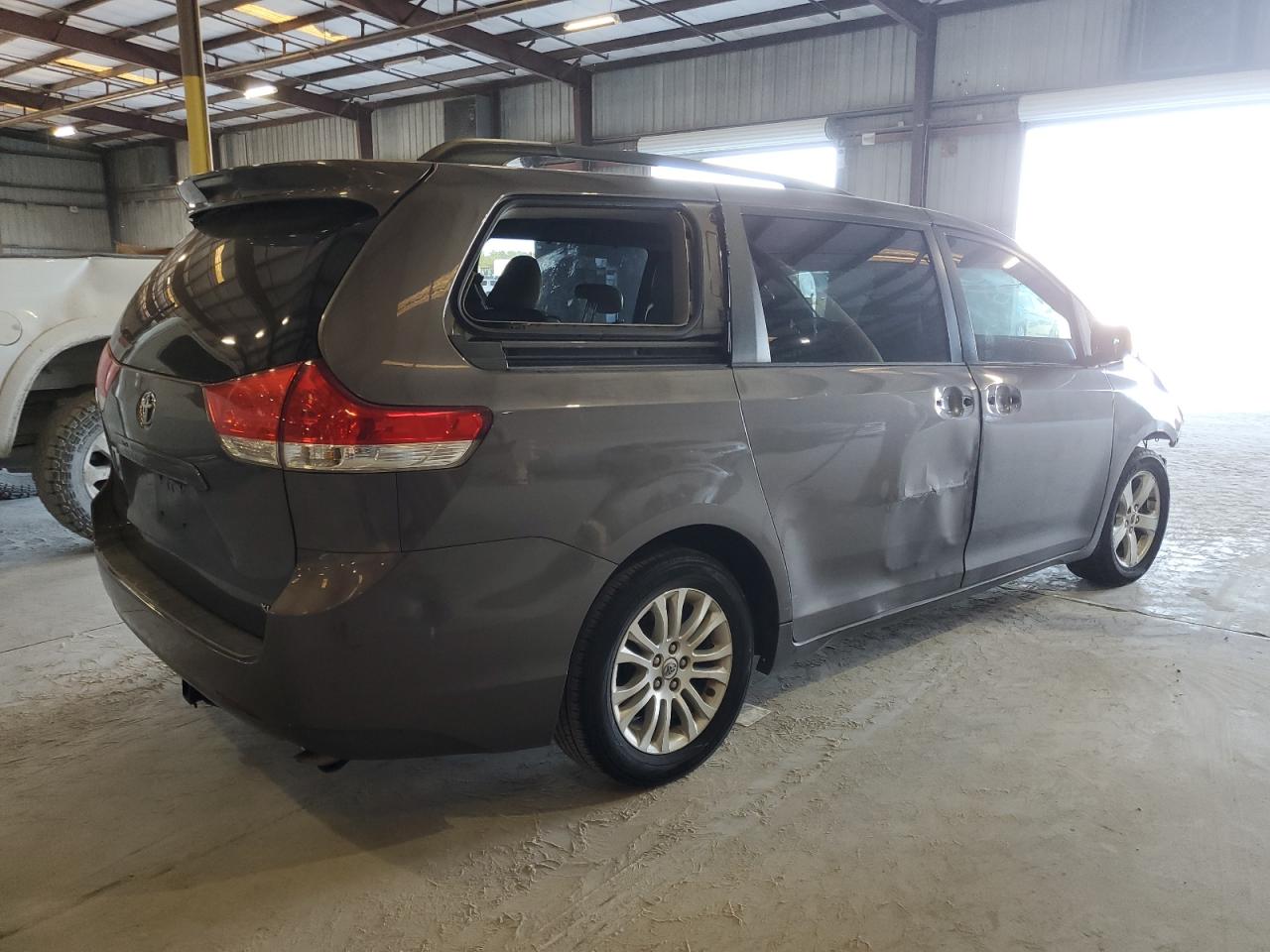 2012 Toyota Sienna VIN 5TDYK3DC0CS200140 Copart auction photo, front end / side damage thumbnail 3