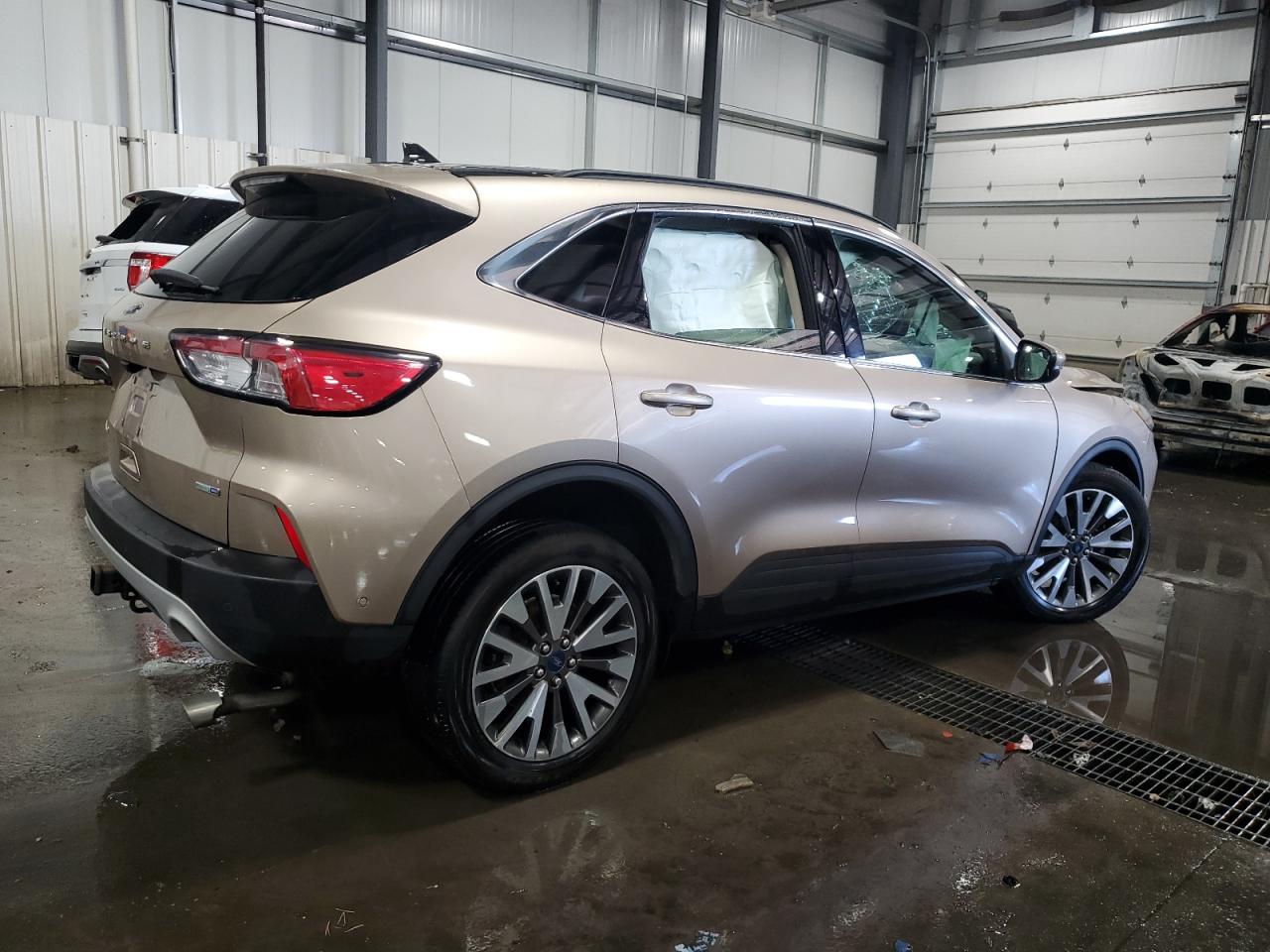 2020 Ford Escape VIN 1FMCU9J95LUA29988 Copart auction photo, front end / side damage thumbnail 3