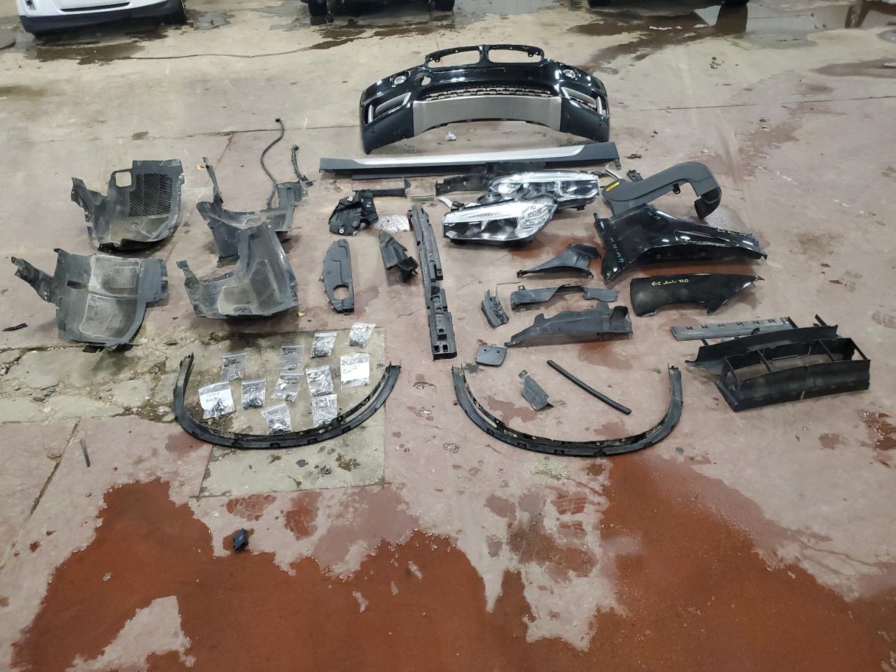 2018 BMW X5 VIN 5UXKT0C52J0W00042 Copart auction photo, front end / side damage thumbnail 15