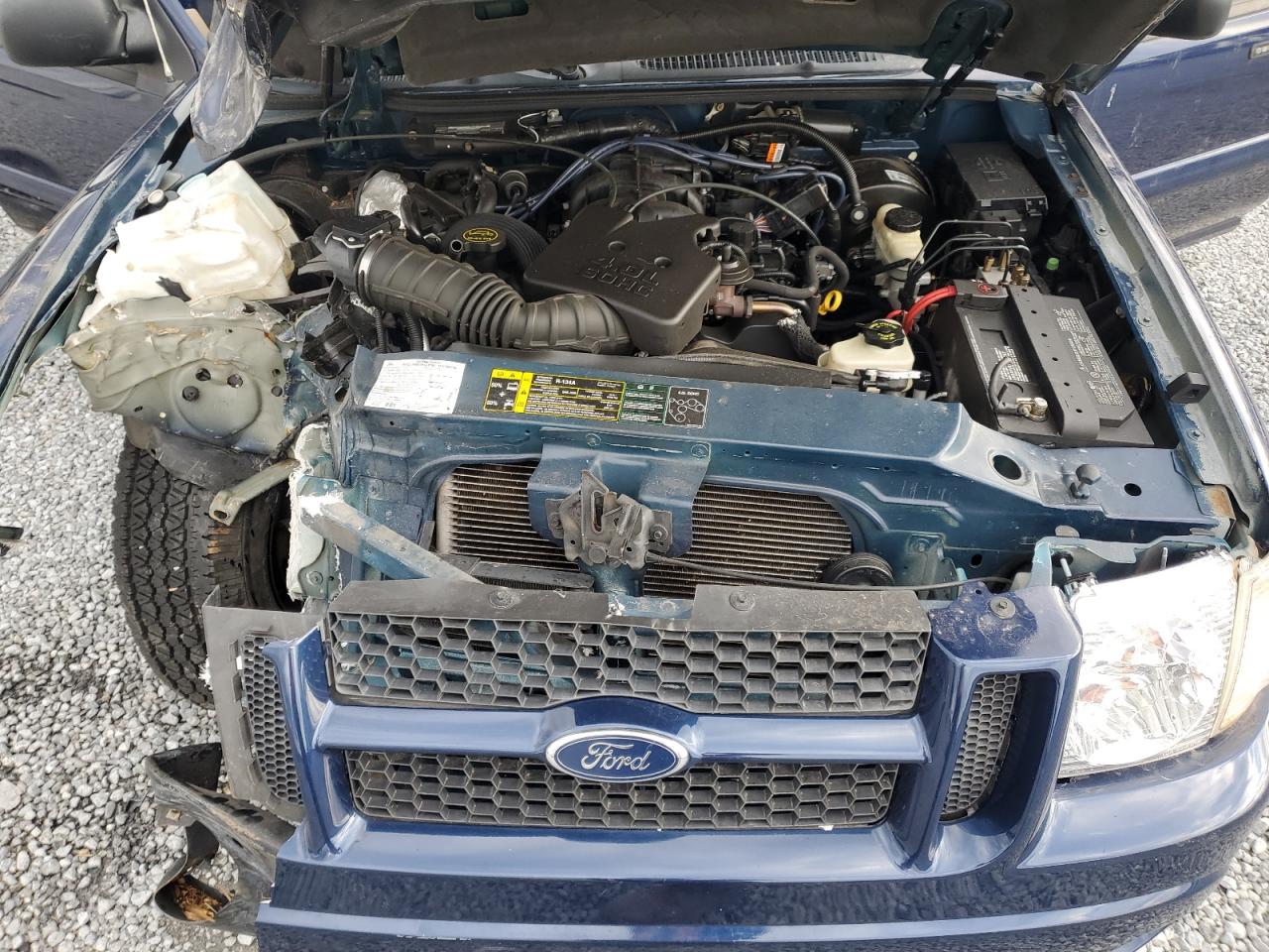 2005 Ford Explorer VIN 1FMZU67K15UA23370 Copart auction photo, front end / minor dent/scratches damage thumbnail 13