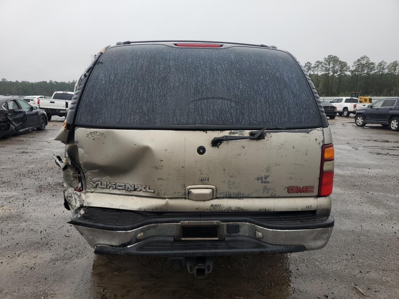 2000 GMC Yukon VIN 3GKFK16TXYG123456 Copart auction photo, rear end damage thumbnail 6