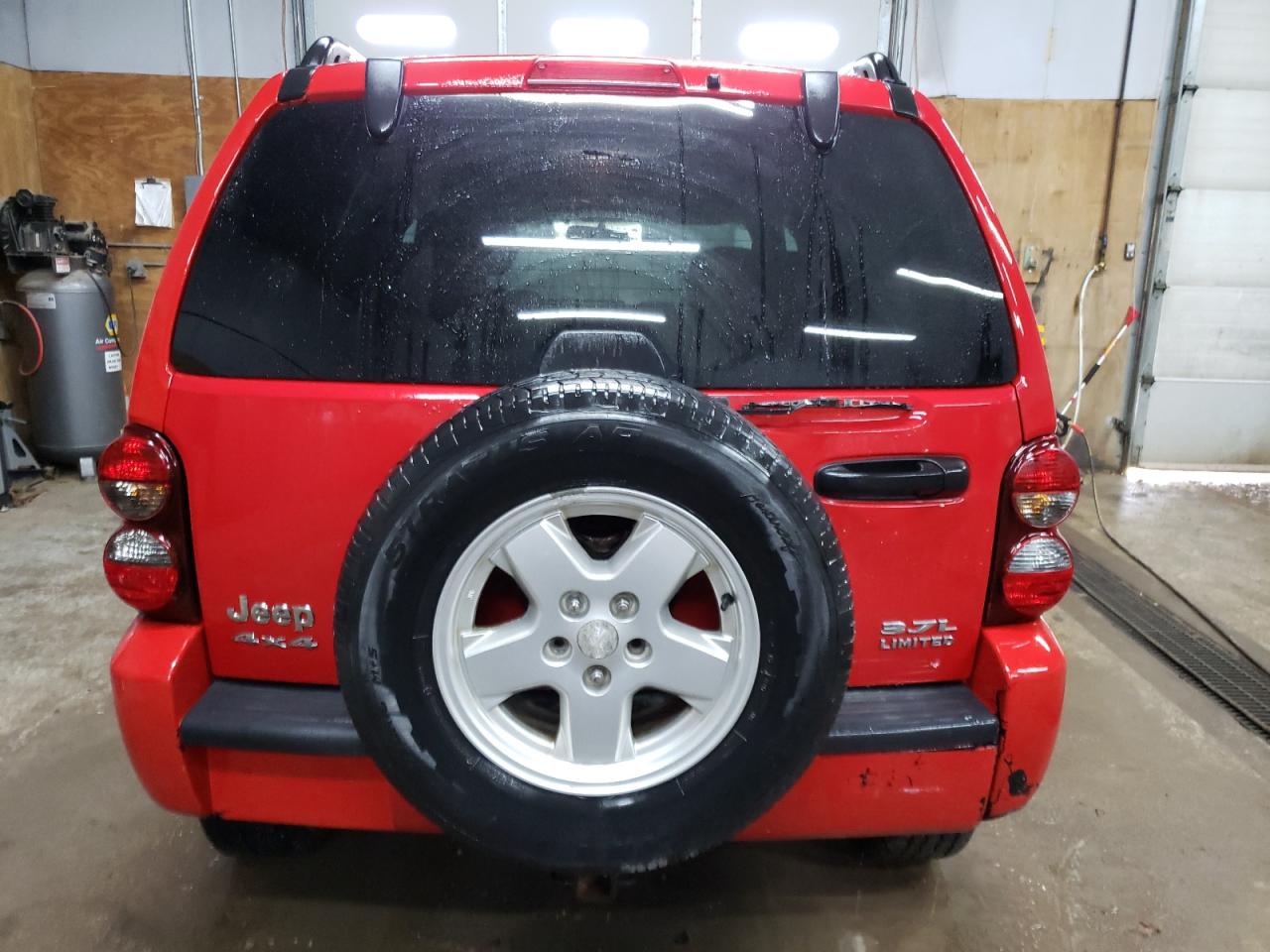 2005 Jeep Liberty (North America) VIN 1J4GL58K35W572428 Copart auction photo, front end / minor dent/scratches damage thumbnail 6