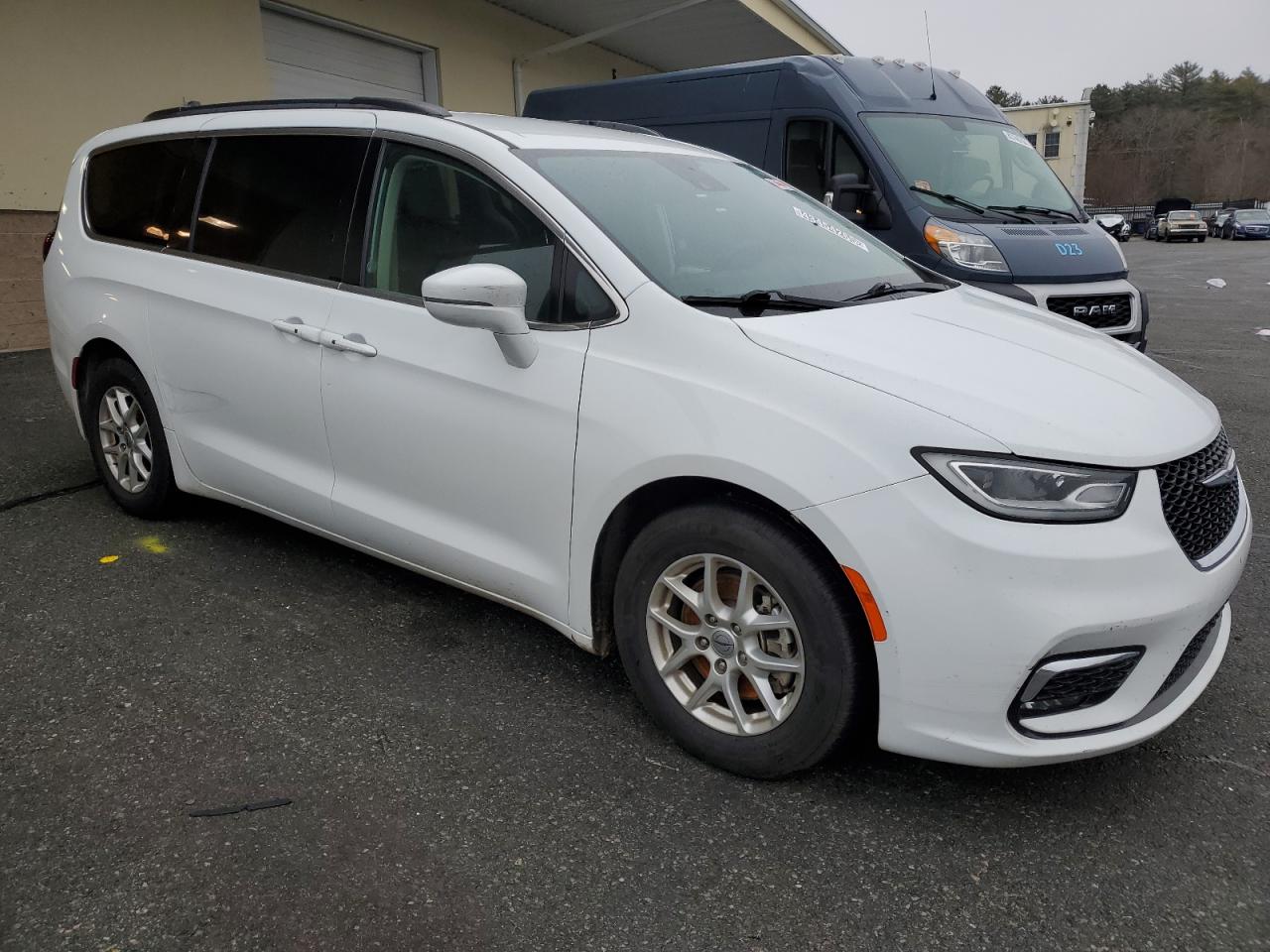 2022 Chrysler Pacifica VIN 2C4RC1BG2NR106218 Copart auction photo, front end / side damage thumbnail 4