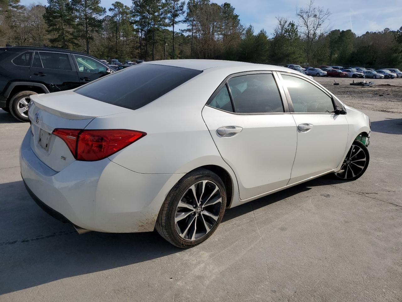 2019 Toyota Corolla VIN 5YFBURHE6KP882768 Copart auction photo, front end damage thumbnail 3