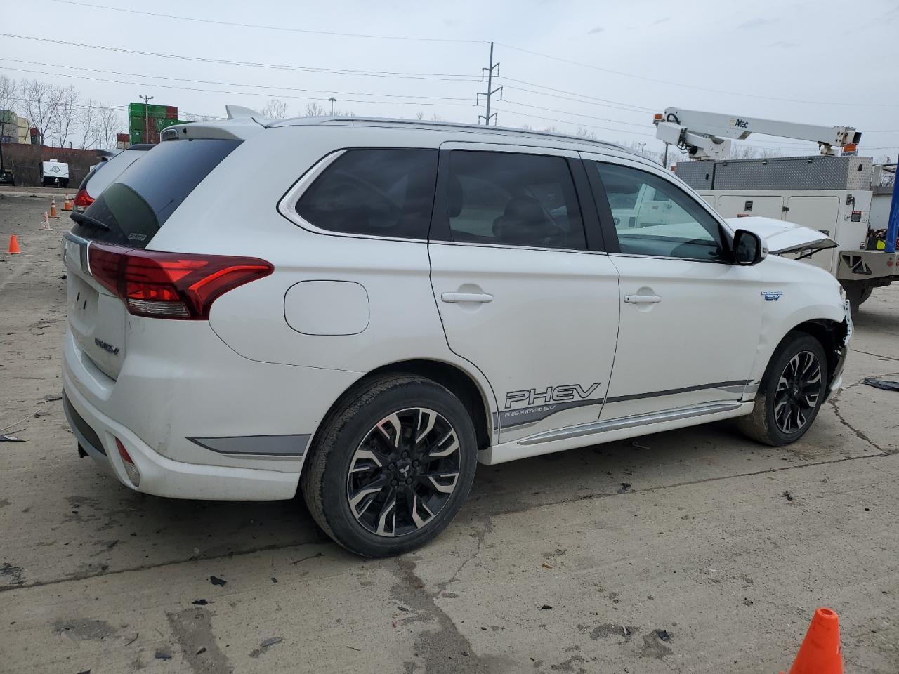 2018 Mitsubishi Outlander VIN JA4J24A59JZ040861 Copart auction photo, front end damage thumbnail 3