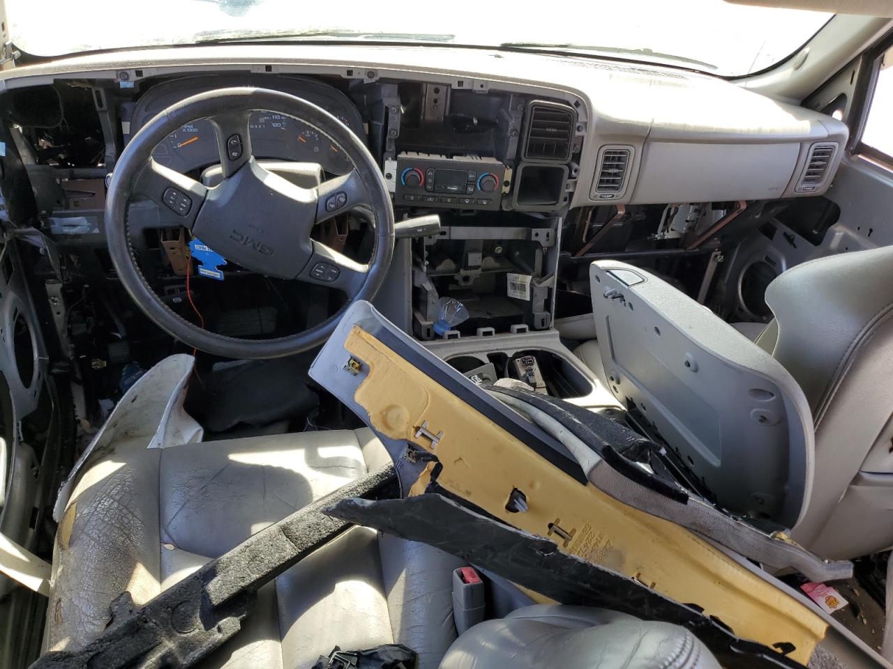 2006 GMC Sierra VIN 2GTEC13T361230220 Copart auction photo, stripped damage thumbnail 8