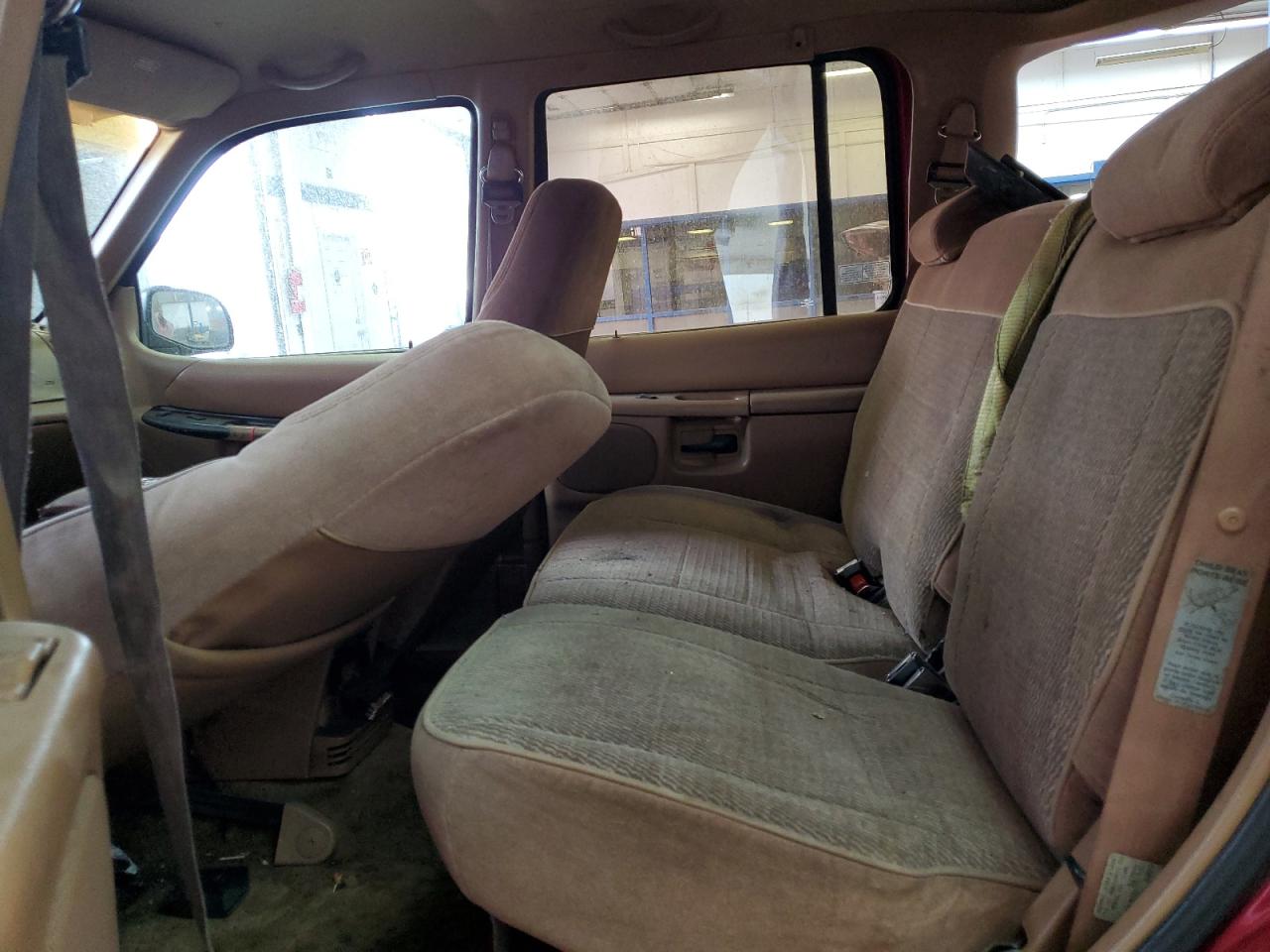 1995 Ford Explorer VIN 1FMDU34X8SUA34919 Copart auction photo, rear end / side damage thumbnail 10