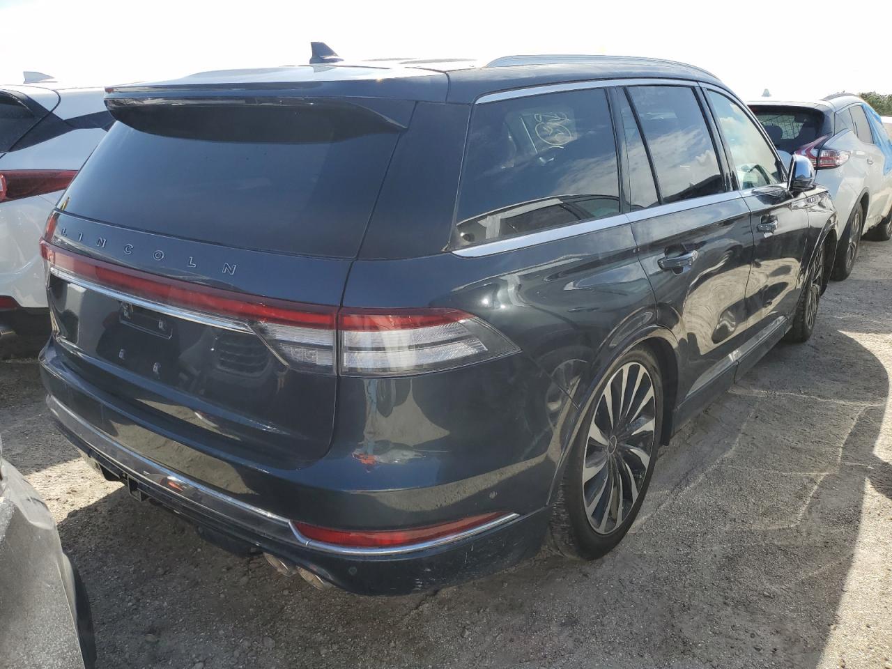 2020 Lincoln Aviator VIN 5LMYJ9YY7LGL35114 Copart auction photo, water/flood damage thumbnail 3