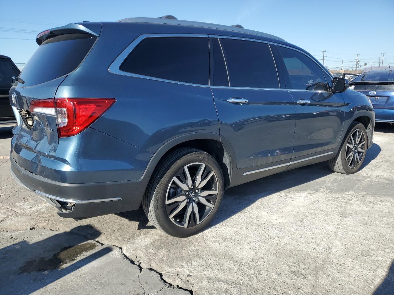 2022 Honda Pilot VIN 5FNYF5H67NB024604 Copart auction photo, rear end damage thumbnail 3