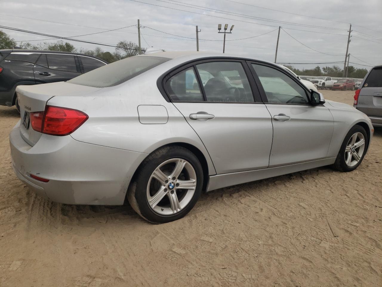 2013 BMW 3er VIN WBA3C1C56DF444811 Copart auction photo, undercarriage / mechanical damage thumbnail 3